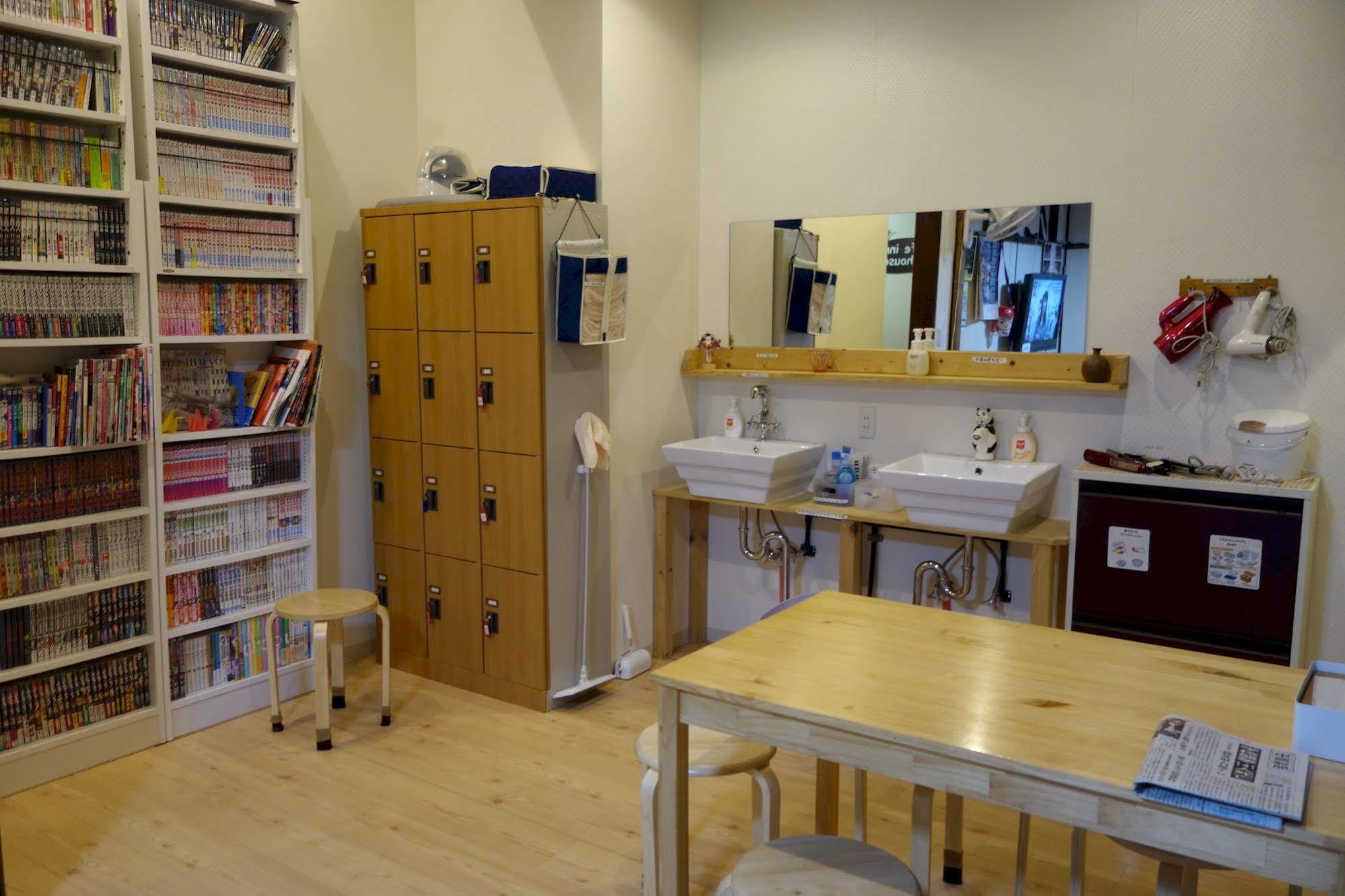 Guesthouse Akicafe Inn Хиросима Экстерьер фото