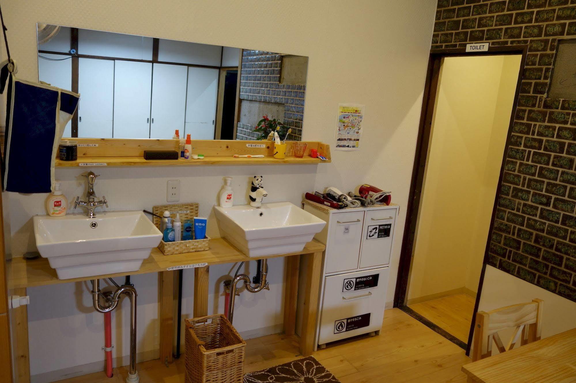 Guesthouse Akicafe Inn Хиросима Экстерьер фото