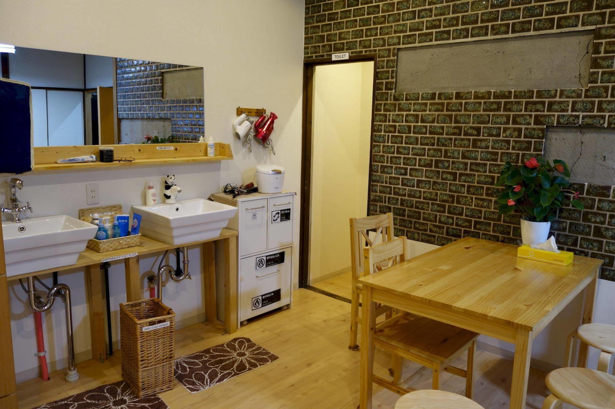 Guesthouse Akicafe Inn Хиросима Экстерьер фото